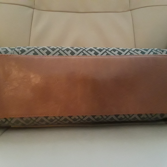 Tommy Hilfiger Handbag (New with a tag) - Picture 5 of 5